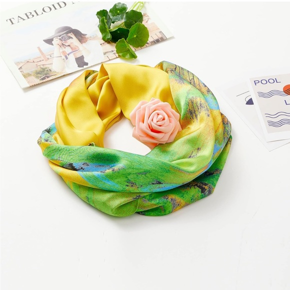 Women’s silk scarf - Picture 4 of 11